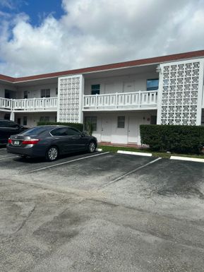 1300 43, Lauderhill, FL 33313