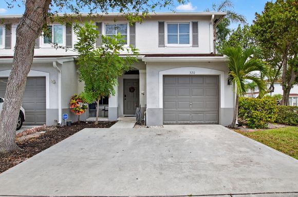 320 Palm Villas, Palm Springs, FL 33461