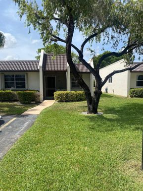 121 Lake Rebecca, West Palm Beach, FL 33411