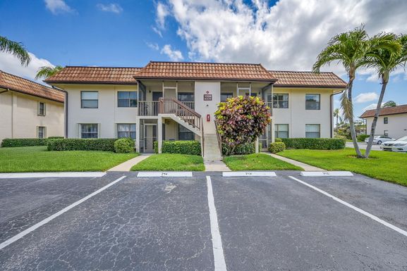 7226 Golf Colony 201, Lake Worth, FL 33467