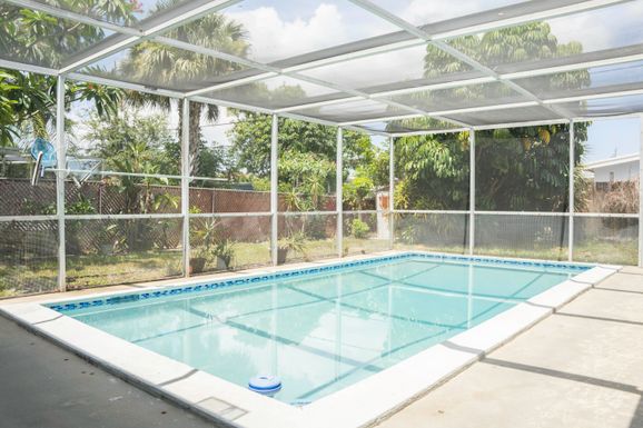 1876 Chatham, West Palm Beach, FL 33415