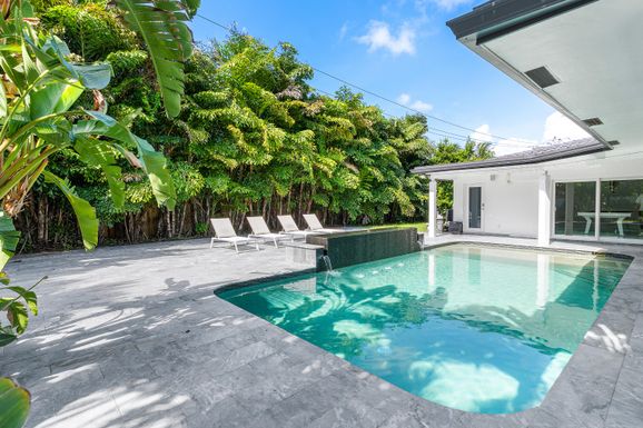 960 18th, Boca Raton, FL 33486