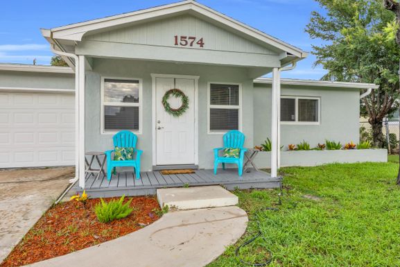 1574 Arch Ave, Jensen Beach, FL 34957