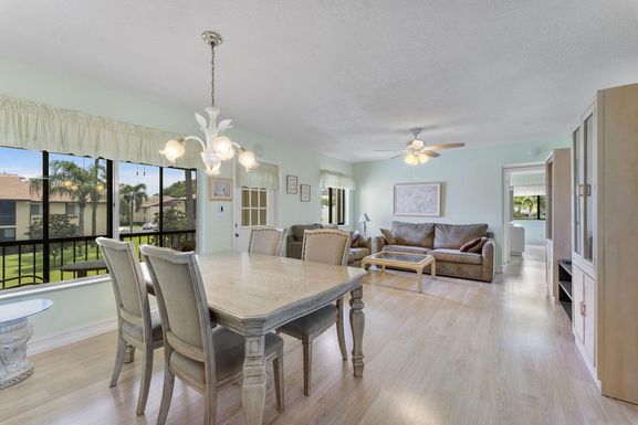 301 Knotty Pine, Greenacres, FL 33463