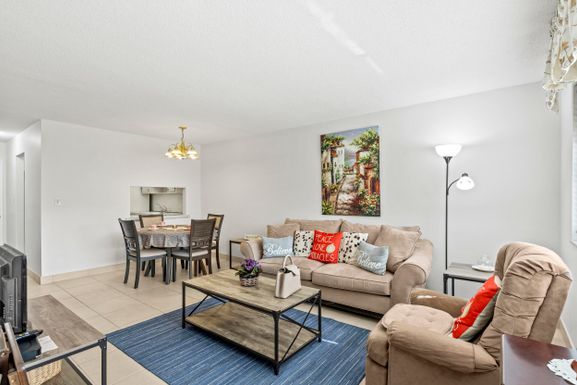 2855 Garden, Lake Worth, FL 33461