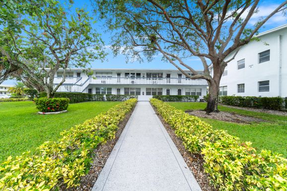 396 Windsor Q, West Palm Beach, FL 33417