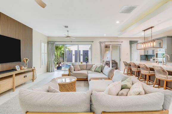 5021 Grandiflora, Palm Beach Gardens, FL 33418