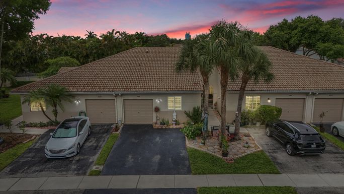 4985 32nd, Dania, FL 33312