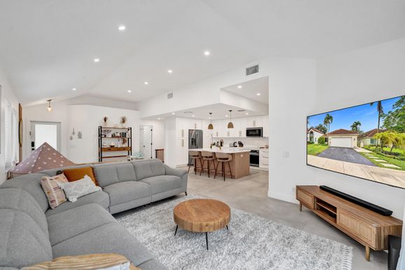 9197 Magnolia, Davie, FL 33328