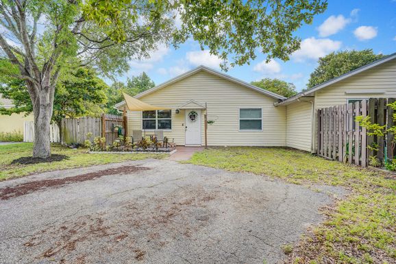 8716 Crater, West Palm Beach, FL 33403