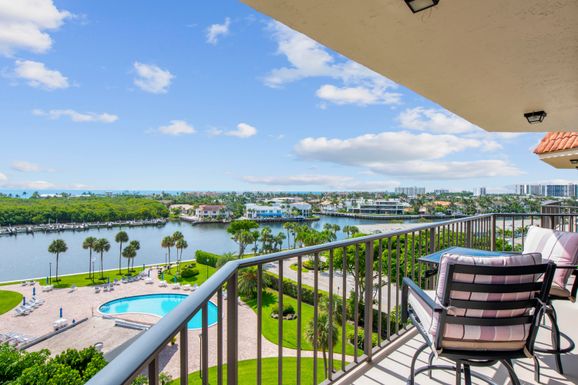 859 Jeffery, Boca Raton, FL 33487