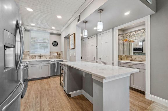 100 Paradise Harbour, North Palm Beach, FL 33408