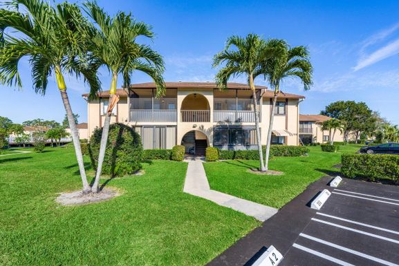 209 Pine Hov, Greenacres, FL 33463