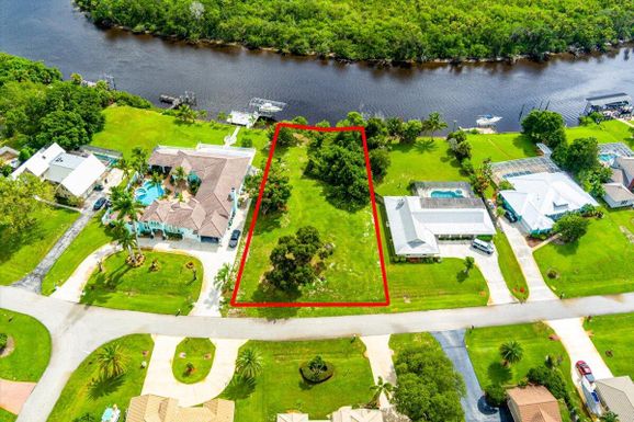 733 Hidden River, Port Saint Lucie, FL 34983
