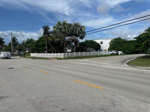 200 9th, Boca Raton, FL 33432