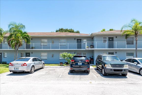 605 Ixoria 6a, Fort Pierce, FL 34982