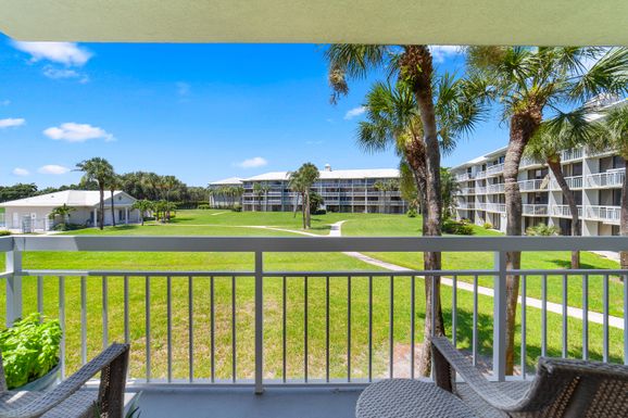 2441 Village, West Palm Beach, FL 33409