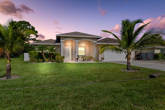 1932 Camilo, Port Saint Lucie, FL 34952