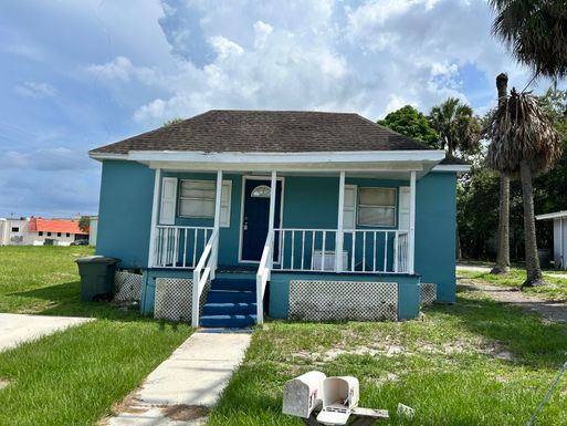 705 Avenue B, Fort Pierce, FL 34950