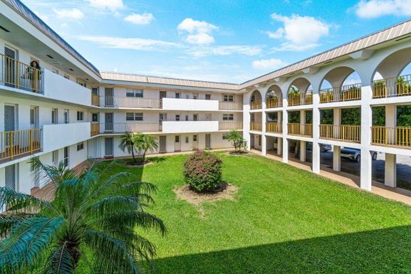 5501 2nd, Boca Raton, FL 33487