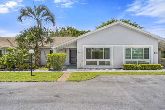 704 Lago, Delray Beach, FL 33445