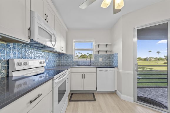 3871 Via Poinciana, Lake Worth, FL 33467