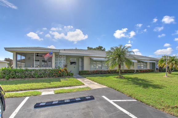 112 Lakes End, Fort Pierce, FL 34982