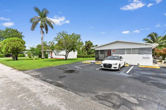 538 7th, Hallandale Beach, FL 33009