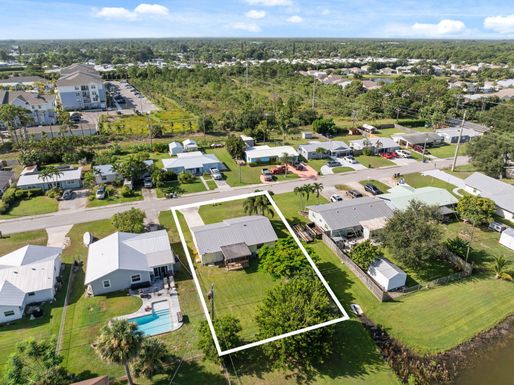 2577 Harrison, Stuart, FL 34997