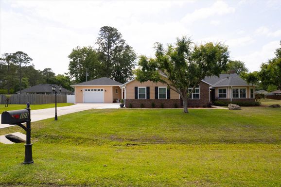 103 Stephanie, Palatka, FL 32177