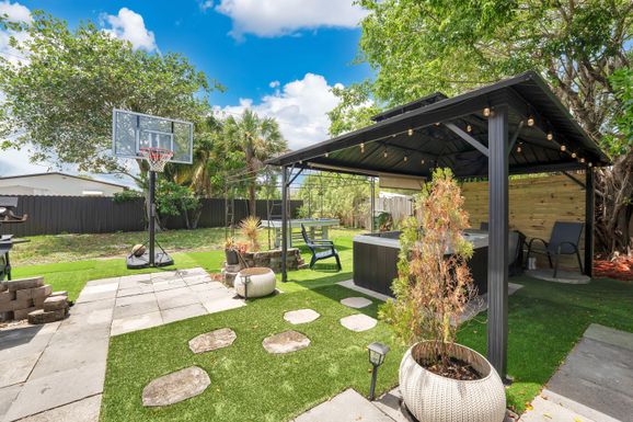 1841 26th, Fort Lauderdale, FL 33311