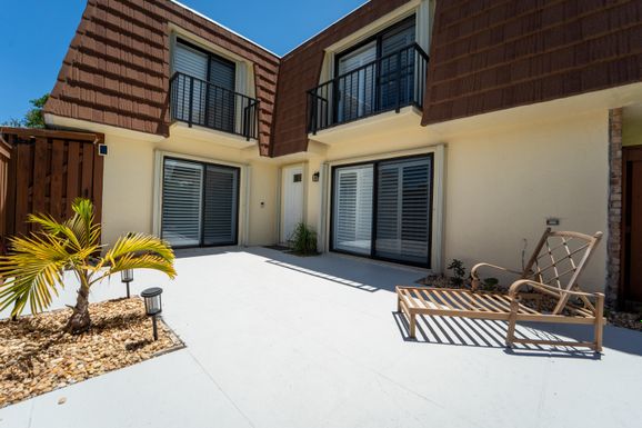 3900 County Line, Tequesta, FL 33469