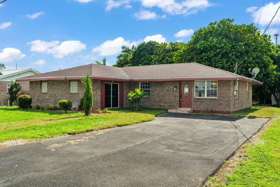 200 10th, Belle Glade, FL 33430