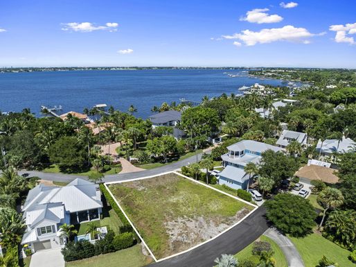 932 Riverside, Stuart, FL 34994