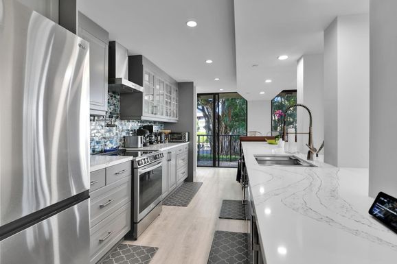 859 Jeffery St, Boca Raton, FL 33487