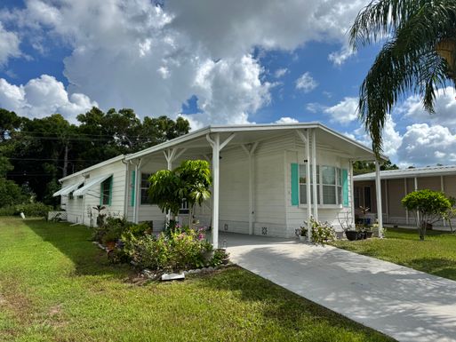 8 Novedades, Port Saint Lucie, FL 34952