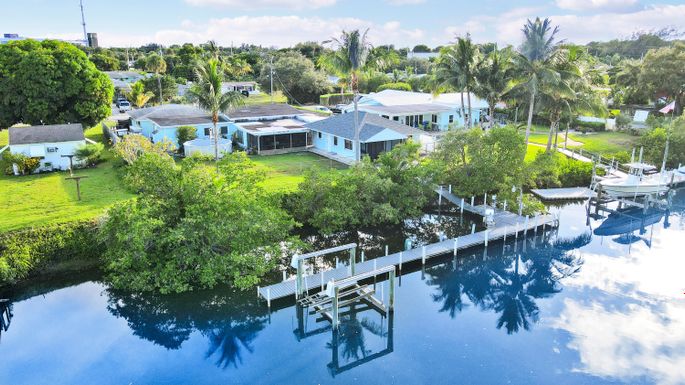 2681 Hinda, West Palm Beach, FL 33403