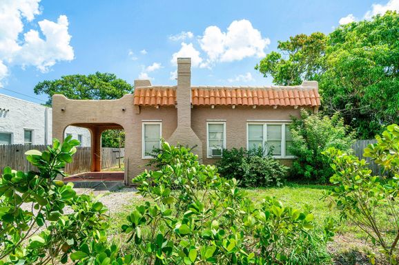 3906 Greenwood, West Palm Beach, FL 33407