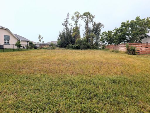 1422 15th, Cape Coral, FL 33991