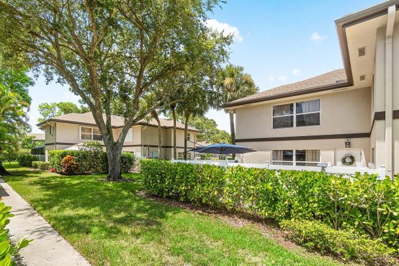 33 Clinton, Royal Palm Beach, FL 33411