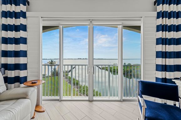 4 Harbour Isle Ph, Fort Pierce, FL 34949