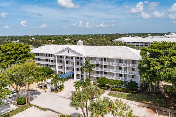 2441 Village, West Palm Beach, FL 33409