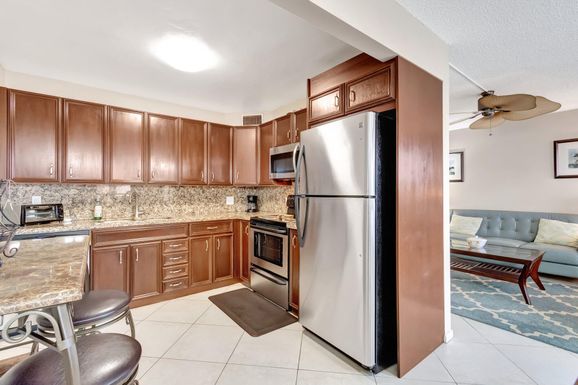 4049 Wolverton C, Boca Raton, FL 33434