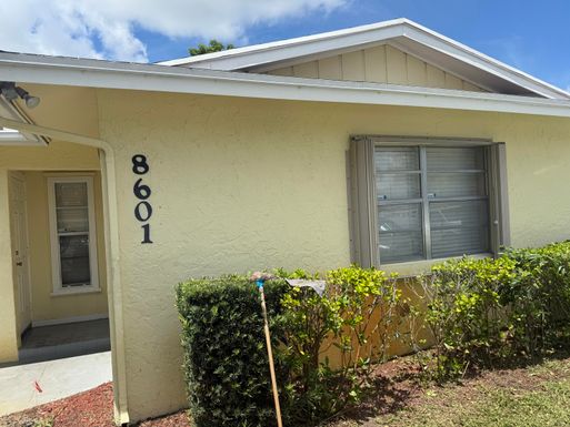 8601 Pluto, West Palm Beach, FL 33403
