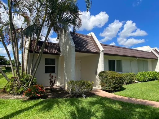 127 Lake Susan, West Palm Beach, FL 33411