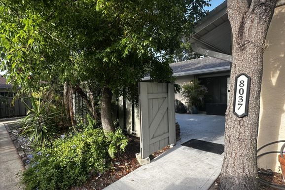 8037 Ambach, Hypoluxo, FL 33462