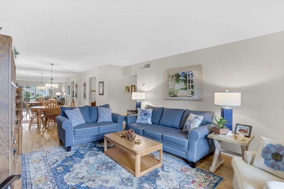 9810 Pineapple Tree, Boynton Beach, FL 33436