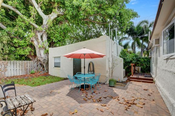 830 Valley Forge, West Palm Beach, FL 33405