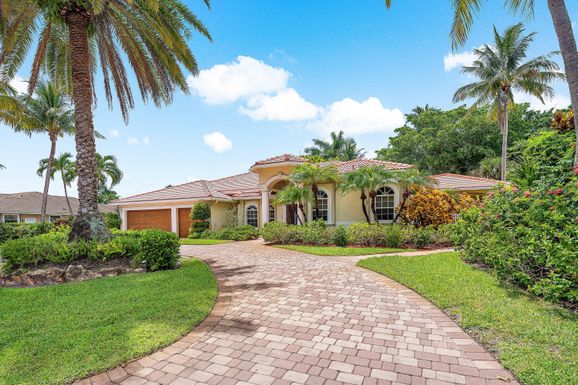 589 Country Club, Atlantis, FL 33462