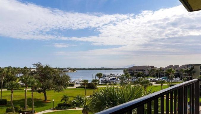 1821 Mooringline, Vero Beach, FL 32963